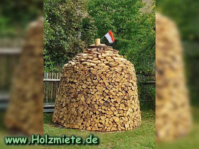 oberfr�nkischen Holzsto� aufschlichten